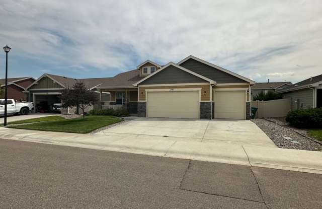 Beautiful 4 Bedroom House in Ault! - 730 North Country Trail, Ault, CO 80610