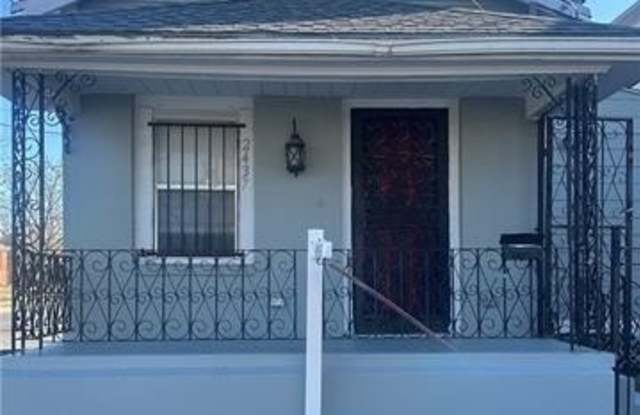 2437 ALLEN Street photos photos