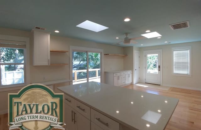 11 O'Connor, Cottage - 11 O Connor Road, Hilton Head Island, SC 29926