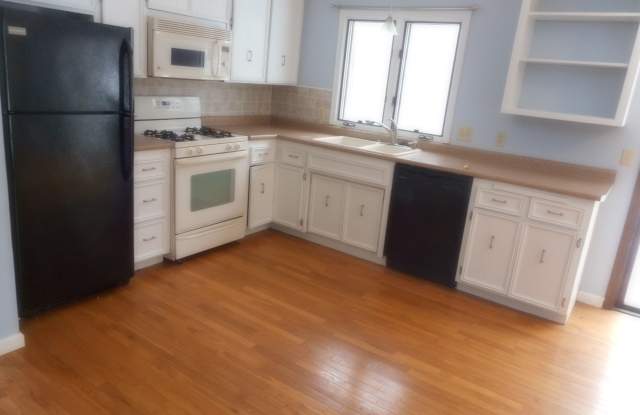 1860 Black Oaks Ln N Gallery 3