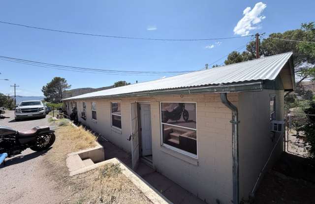 NEWLY REMODELED 2BR/1BA 610 sq.ft. rental in Bisbee, AZ photos photos