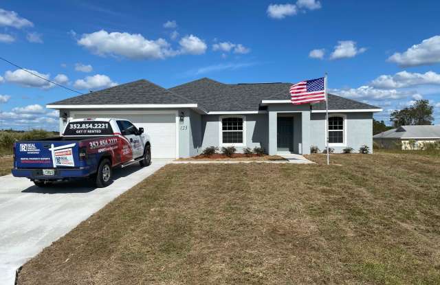 Custom Home - Desirable SE Ocala neighborhood 3/2/2 ** Wont Last** photos photos