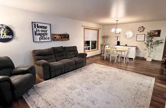 Large 3 bedroom available soon! - 1339 Glenn Place, Eau Claire, WI 54703