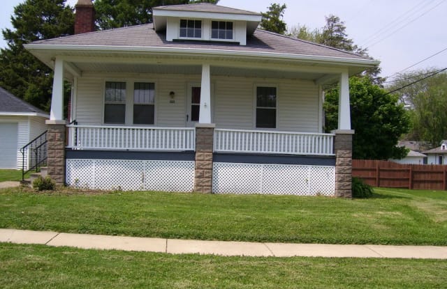 1005 Prairie - 1005 S Prairie St, Champaign, IL 61820