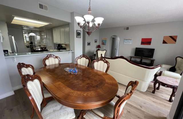 5875 Friars Gallery 4