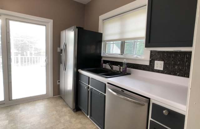 3 Bedroom/2 Bathroom Single Family House for Rent on Belmont Rd. Gallery 4