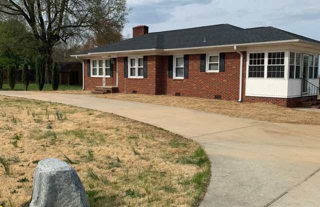 Country Living with City Convenience! Gallery 4