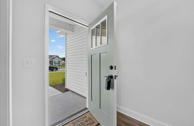 NOVEMBER MOVE IN (Pets Considered) Gallery 3