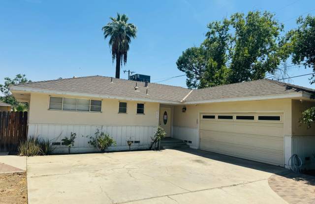 Charming property in Bakersfield – Minutes from downtown. SCHEDULE YOUR TOUR NOW photos photos