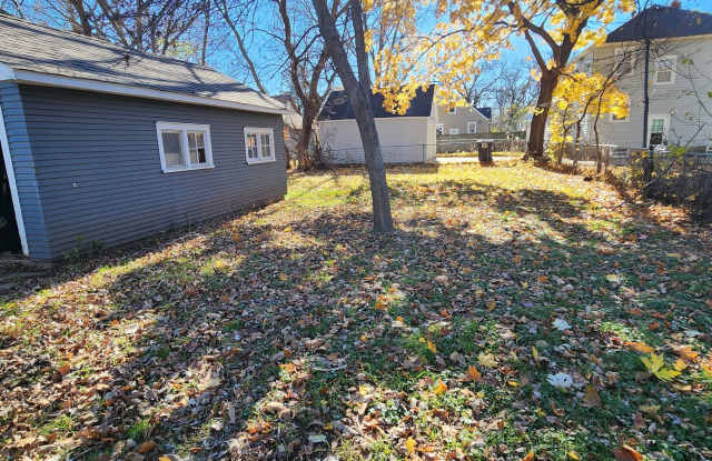 2 bedroom 1 bath with den. photos photos