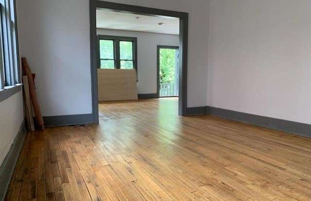 2286 W Philadelphia Street Gallery 2