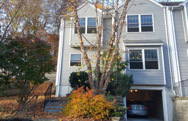 Stunning Corner Lot 3 bd 2.5 bath TownHouse in the heart of Wellesley - 4 Edgemoor Circle, Wellesley, MA 02482