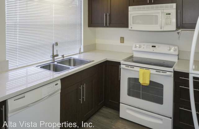 8878 Regents Road Unit 203 Gallery 3