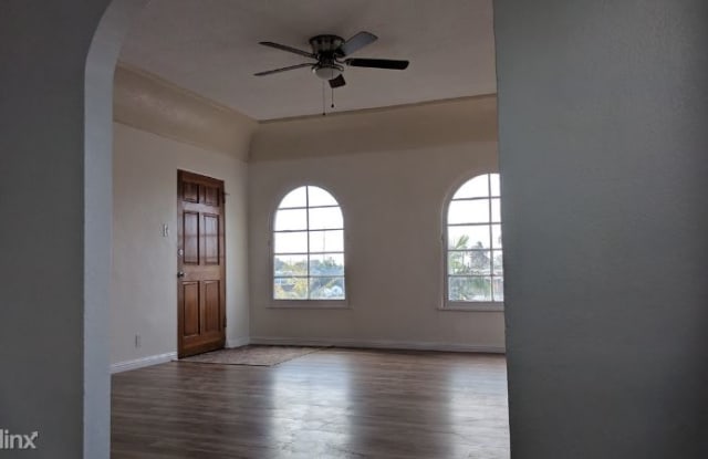 333 1/2 W Manchester Blvd - 333 1/2 W Manchester Blvd, Inglewood, CA 90301