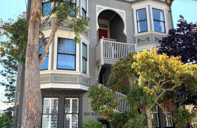 UPDATED BRIGHT 2BR/1BA Top Floor Noe Valley 29th/Noe East/West VIEWS - 1617 Noe Street, San Francisco, CA 94131