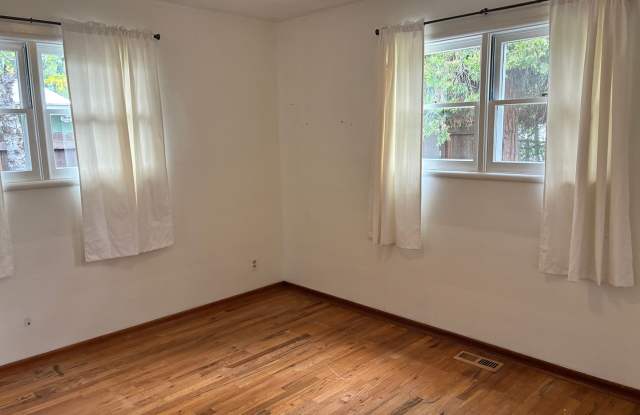 Charming 3-Bedroom, 2-Bath Home with Spacious Yard! Gallery 4