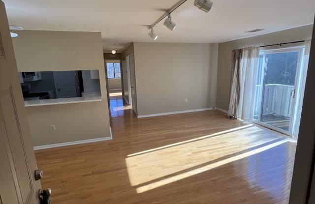 216 Hickory Court Gallery 3