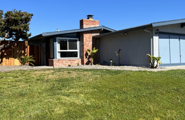 1681 Ashbury Ln - 1681 Ashbury Lane, Hayward, CA 94545