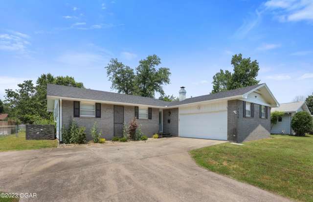 2820 S Vermont Avenue photos photos