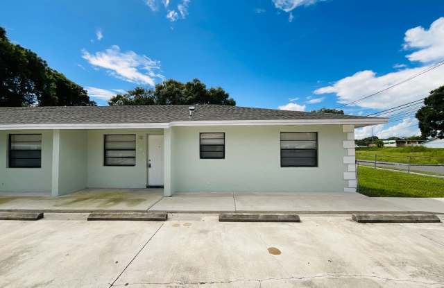 3/2 End Unit - Triplex photos photos