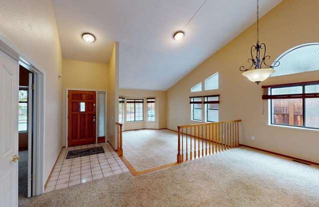 Well-maintained 3x2 single-family Windsor home photos photos