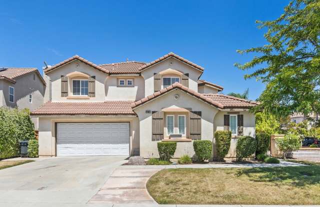 Paseo Del Sol, 5 br/3 ba House, 2-Story, 3 car gar, yard, corner house, gardener, granite, hardwood floors photos photos