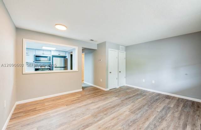 301 Country Club Oval Gallery 2
