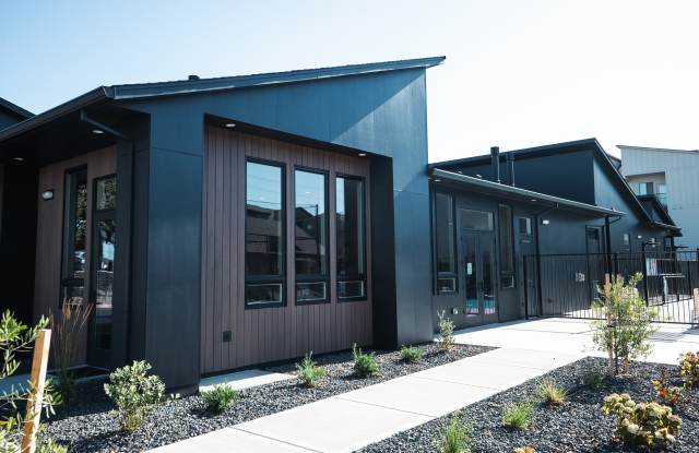 Eastpark Apartment Homes Gallery 2