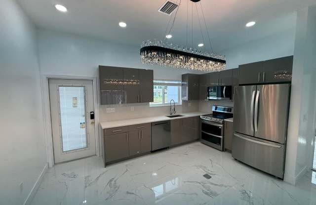 6319 Southgate Boulevard Gallery 2