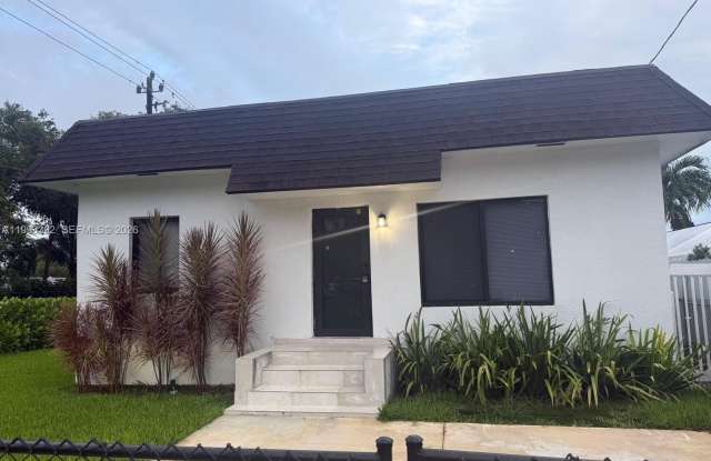 1800 NW 18th Ter photos photos