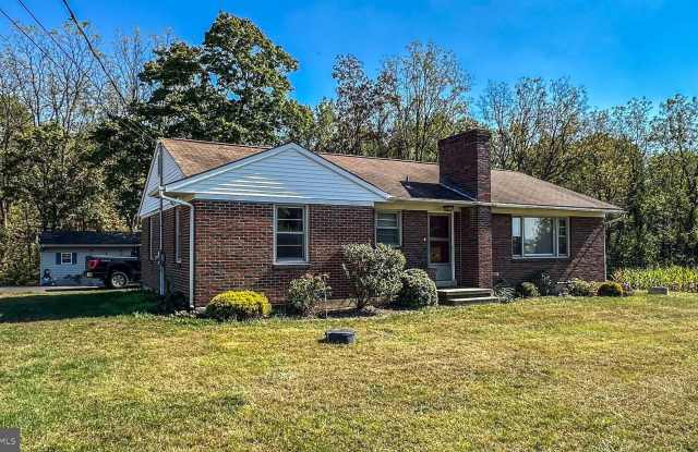 57 MOUNTAIN VIEW Road - 57 Mountain View Road, Berks County, PA 19507