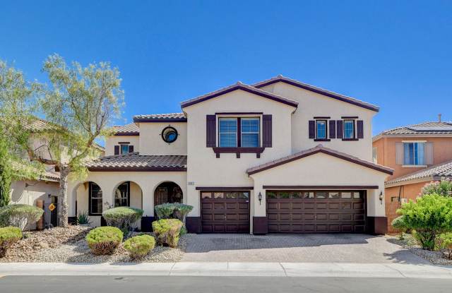 Mountains Edge Beauty - 5 bedrooms  5 baths with pool  resort style backyard photos photos