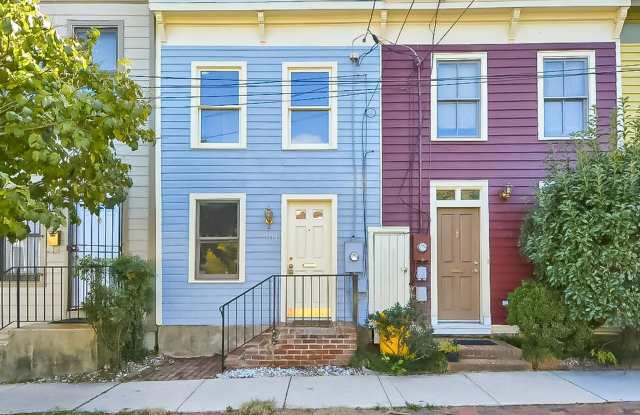 Charming 2 Bedroom and 1.5 Bedroom Townhome In Lovely Old Town - 1118 Princess Street, Alexandria, VA 22314