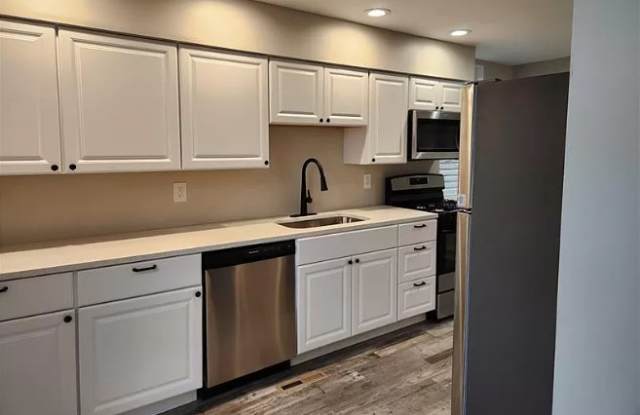 808 Bay Ridge Ave - 808 Bay Ridge Avenue, Pittsburgh, PA 15226