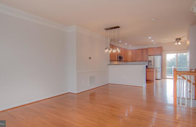 543 MCARTHUR TERRACE NE Gallery 3