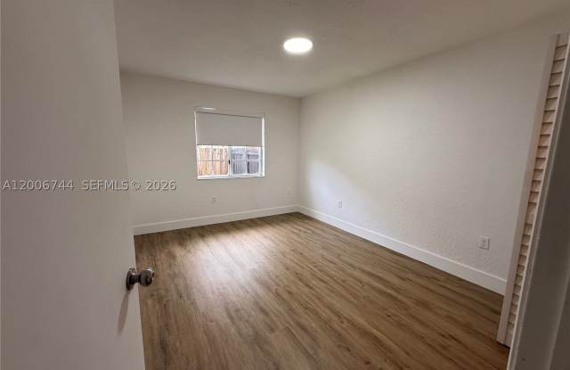 15741 NW 40th Ct Gallery 4