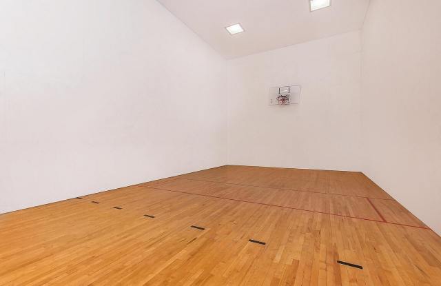 Nine90 Gallery 3