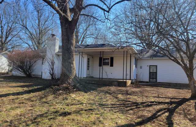 3 Bedrooms! 2 Bath! Kickapoo Schools! Village Green Subdivision! $1595 photos photos