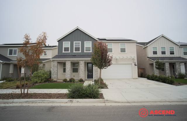 Luxurious 5 bedroom located in Gossamer Grove! - 3310 Spruce Park Way, Shafter, CA 93263