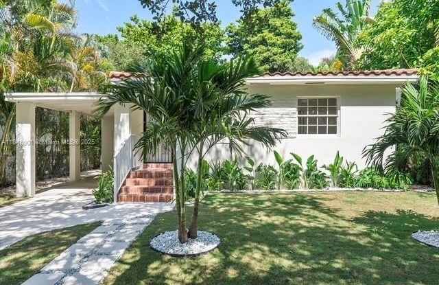 4725 NE Miami Ct photos photos