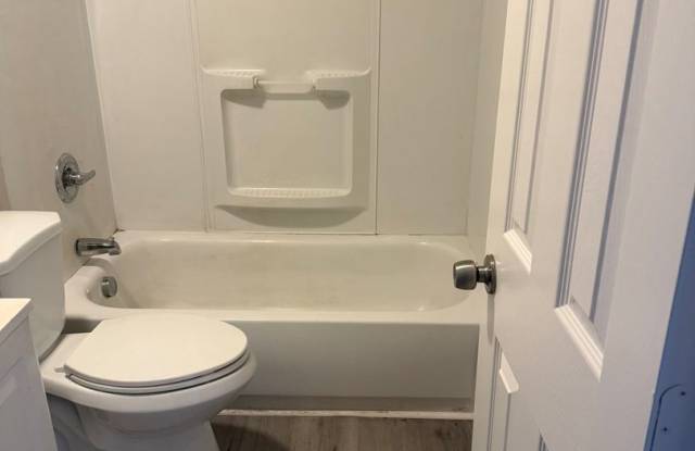2 bedroom 1.5 bathroom townhouse Gallery 3