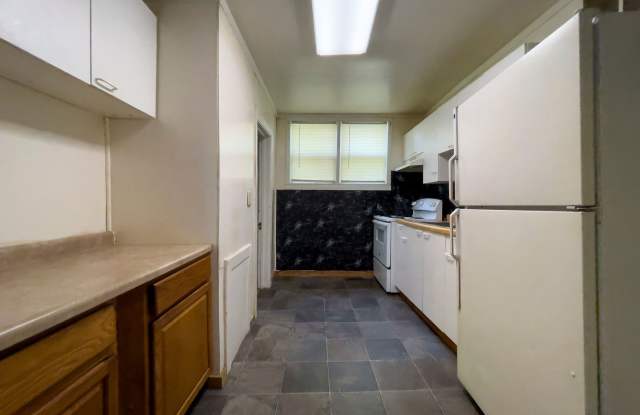 For Rent: 912 S Penn St. Cozy 3-Bedroom Home with a fenced in yard & detached garage! Washer & Dryer Hookups! Section 8 Approved! photos photos