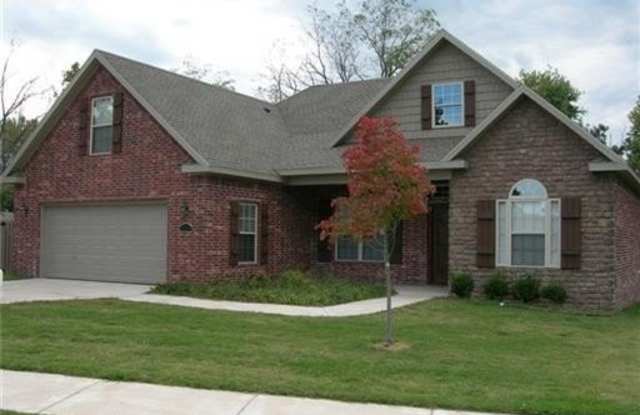1406  S 14th  PL - 1406 South 14th Place, Rogers, AR 72758