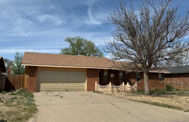 3 Bedroom Home in the Zia School District - 2112 Jonquil Park Drive, Clovis, NM 88101