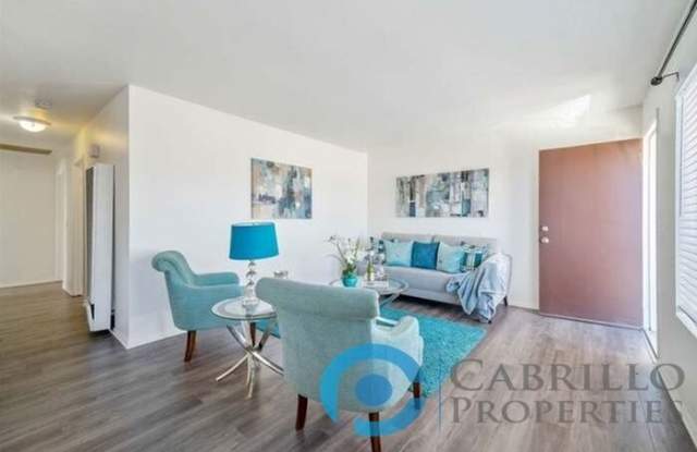 4523 Winona Avenue Gallery 3
