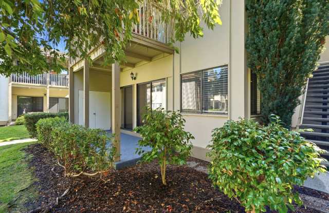 Updated 3 BR Condo at The Enclave in Redwood Oaks - $600 Move-In Bonus for October! Gallery 1
