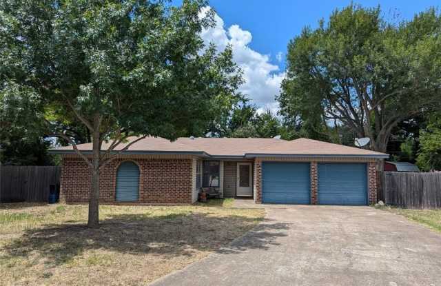 1104 Thistle Court - 1104 Thistle Court, Benbrook, TX 76126