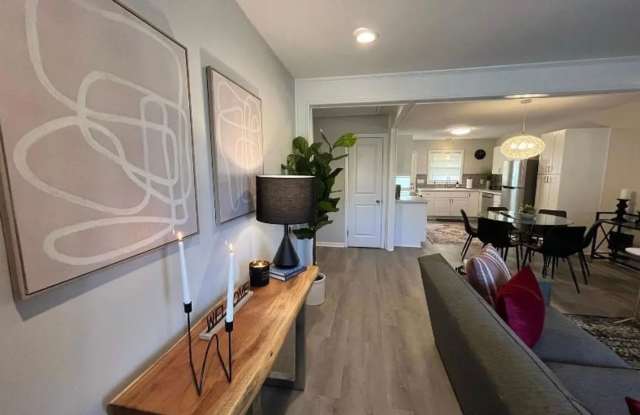 306 S Marble Gallery 3