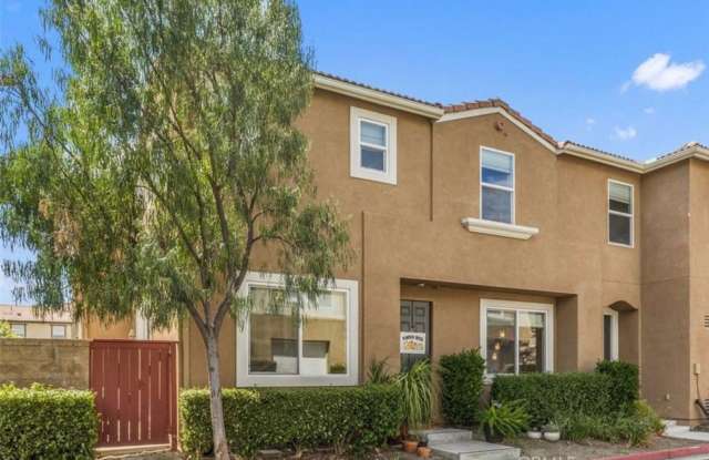 Beautiful 3bedroom 2bath 2 car garage Condo- Pool community - 27435 Larabee Court, Murrieta, CA 92562
