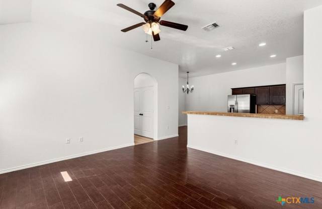 586 Creekside Circle Gallery 2